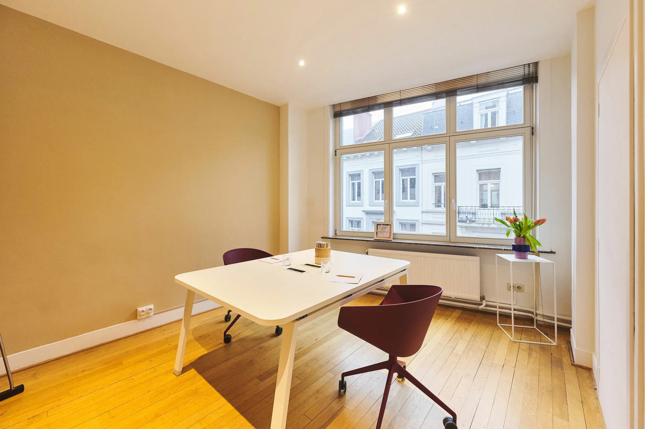 Office team 2 people Brussels Furnished office and 2-person team in Brussels, Burotel